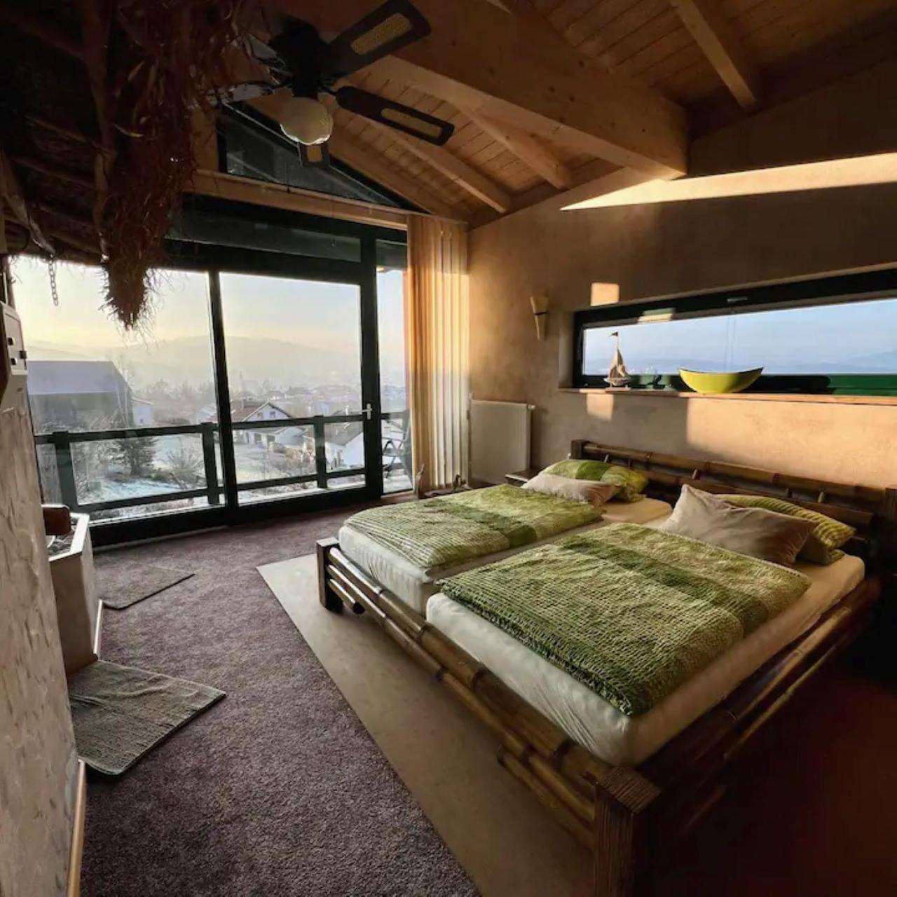 Suedlaendisches Chalet Mit Hauseigener Sauna Viechtach Bagian luar foto