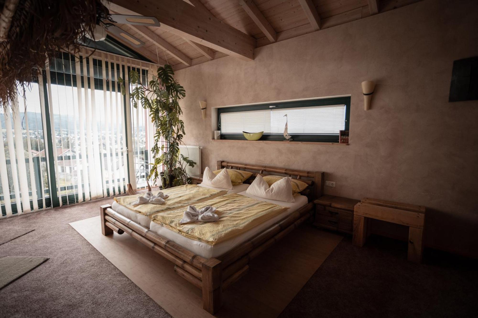Suedlaendisches Chalet Mit Hauseigener Sauna Viechtach Bagian luar foto